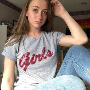 Meet your Posher, Arielle